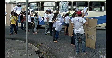 G1 Moradores Da Casa Do Estudante Fecham Rua De Belém Em Protesto