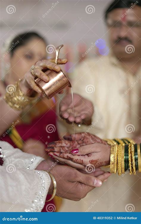 Kanya Daan Ritual No Casamento Hindu Indiano Foto De Stock Imagem De