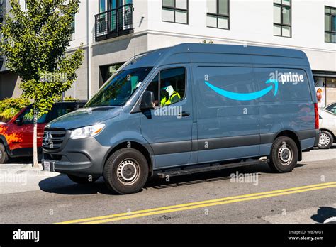 Amazon Delivery Van Hi Res Stock Photography And Images Alamy