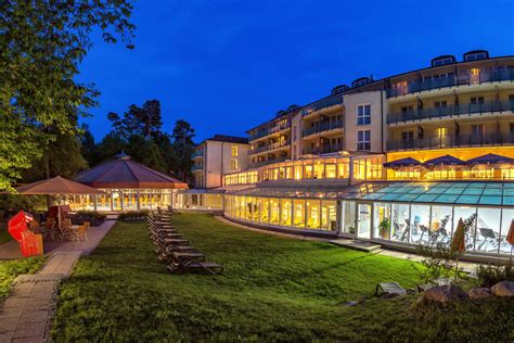 Außenansicht Seeseite zur blauen Stunde Dorint Seehotel Binz