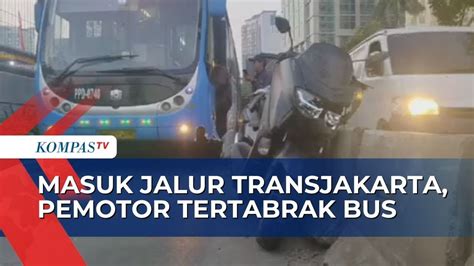 Pengendara Motor Tertabrak Bus Transjakarta Di Jalur Busway Palmerah