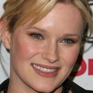 Nicholle Tom - Age, Family, Bio | Famous Birthdays