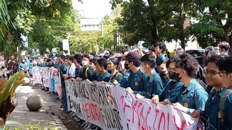 Ratusan Mahasiswa ITB Demo Minta Pinjol Untuk Biaya Kuliah Dihapus