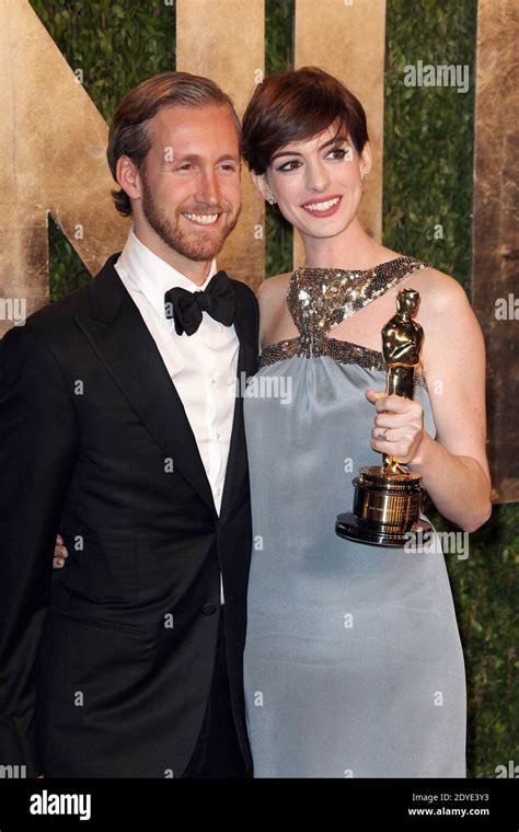 Adam Shulman and Anne Hathaway attend the 2013 Vanity Fair Oscar Party ...