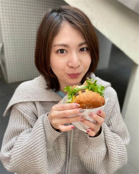 千葉真由佳さんのインスタグラム写真 千葉真由佳instagram 「【美味しいものたち 🍫🍔】 お取り寄せスイーツを 初めてやってみ