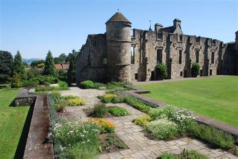 Garden of the Season - Falkland Palace NTS | Discover Scottish Gardens