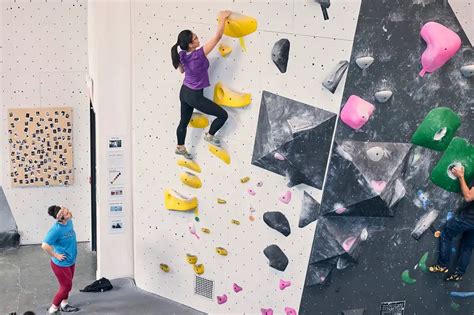 Bouldering vs. Rock Climbing: Best Professional Guide