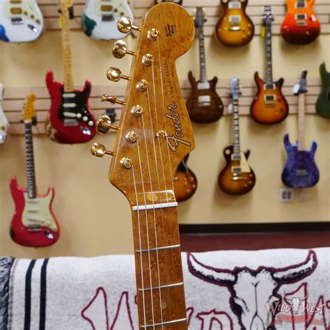 Fender Custom Shop Artisan Claro Walnut Stratocaster Natural