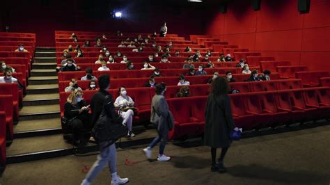 Stadi Cinema E Teatri L Aumento Della Capienza Rimandato Quando