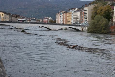 En Images Les Photos Impressionnantes Des Intemp Ries En Is Re Savoie