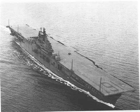 Datei USS Lexington CV 16 Underway On 20 February 1944 Wikipedia