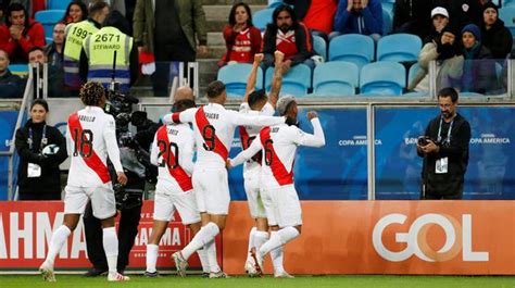 Perú Vs Chile Centro De Carrillo Y Golazo De Yotún Para El 2 0 En