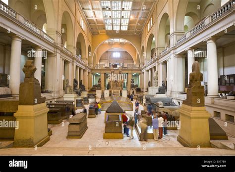 Intérieur de la salle principale le Musée des Antiquités égyptiennes