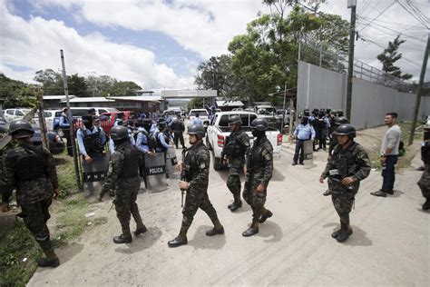 Al Menos 41 Muertas Tras Un Enfrentamiento Entre Pandillas En Una