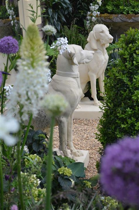 27 Awesome Garden Statues To Add An Artistic Your Outdoor | HomeMydesign