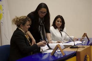 Prensa UC Temuco UC Temuco firma convenio de colaboración con Sernameg