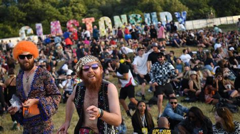 Tutti Pazzi Per Glastonbury Sul Palco Del Festival Anche Elton John