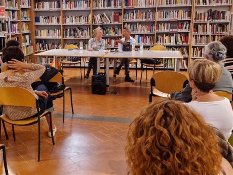 Impruneta Novembre A Impruneta La Biblioteca Comunale Si Veste Di