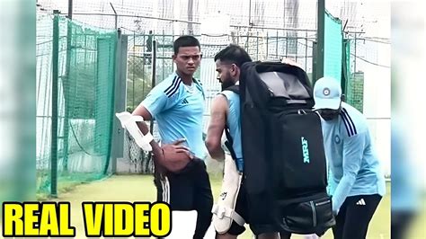 Virat Kohli Giving Batting Tips To Yashasvi Jaiswal In Team India