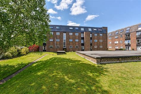 Swan Street Petersfield Hampshire 2 Bed Flat For Sale 285 000