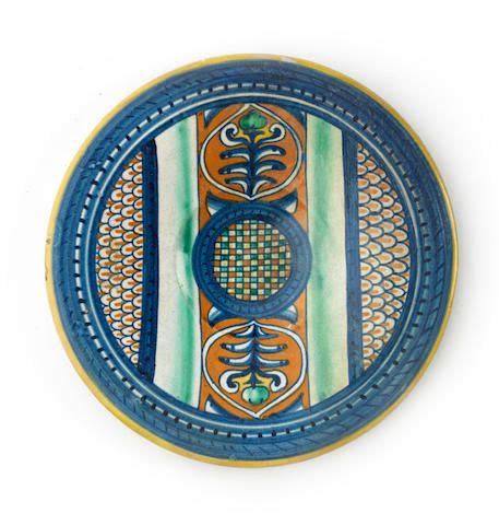 A DERUTA MAIOLICA CIRCULAR DISH LATE 15TH EARLY 16TH CENTURY