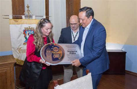 Entrega Secretaría de Salud insignia Planet Youth al DIF Municipal de