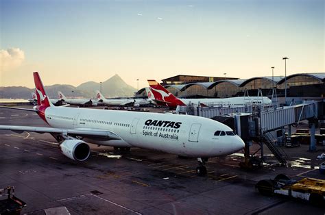 Qantas Recovery Plan Axes 6 000 Jobs Grounds 100 Aircraft And Plans