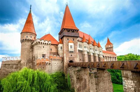 12 Incredible Transylvanian Castles You MUST Visit - The Travel Blogs