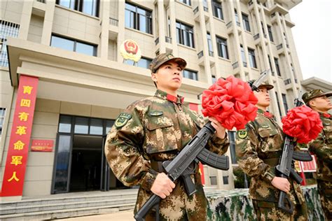 武警宁波支队执勤七中队举行新兵授枪仪式 中国网