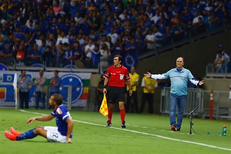 Cruzeiro Vence Nos P Naltis Elimina Sp E Vai S Quartas Da