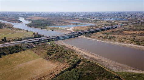 Las Meandros Los Puentes Y El Valle Del Río Salado En Una Bajante