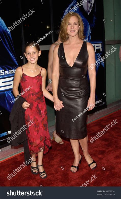 Стоковая фотография 94269934 Actress Elizabeth Perkins Daughter Anna World Shutterstock