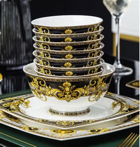 Hot Selling 60pcs Dinnerware Ceramic Royal Bone China Dinner Set Hotel