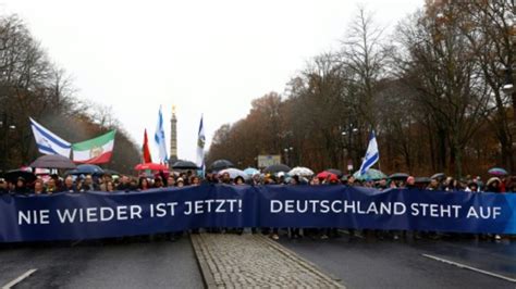 Demonstration Gegen Antisemitismus Und Rassismus In Berlin Gestartet