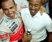 Lewis Hamilton Irm Os Famosos Cultura Mix