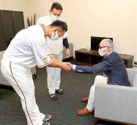 【巨人】長嶋茂雄終身名誉監督「応援したいから今日来たの」 中田移籍1号に大興奮 スポーツ報知