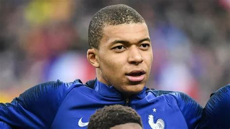 PSG Kylian Mbappé monte au créneau sur son positionnement