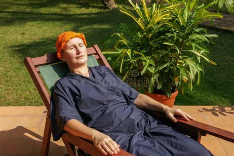 Mulher Que Tem O Tratamento Dos Termas Do Ayurveda Imagem De Stock