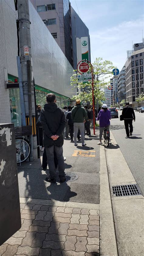 ヤーマン（山下 拓馬） On Twitter 大阪の西中島南方駅にあるりそな銀行に行きたいのだけど、昨日よりもpcr検査の行列が増え、ビル