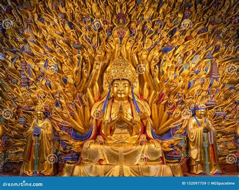 Escultura De Oro De Avalokiteshvara Buda O De Guanyin Con Mil Manos En