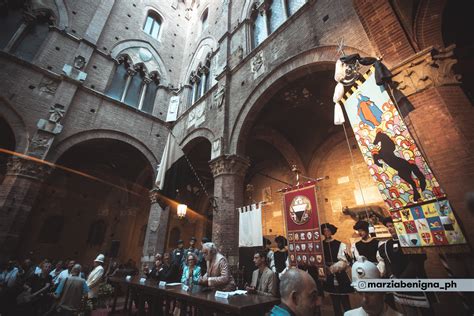 La Presentazione Del Drappellone Del Palio Di Agosto La Gallery