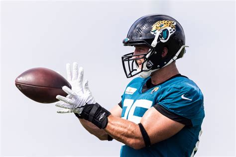 Tim Tebow Looks Absolutely Jacked While Playing Tight End In Jags ...