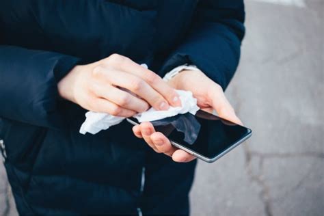 Cómo limpiar y desinfectar el celular audífonos llaves y más DoctorAkí