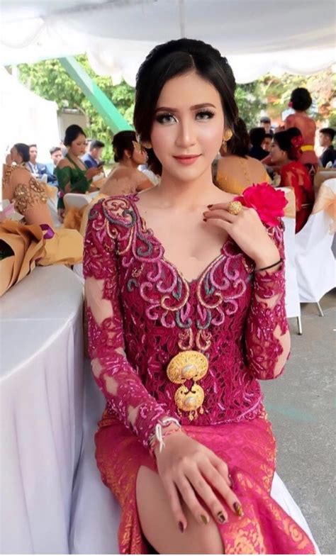 Pin By Aizat Mohd Sofian On Indonesian Traditional Kebaya Balinese Girl Mode Wanita Wanita