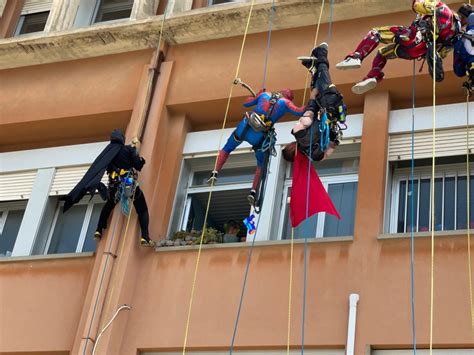 Messina Policlinico Supereroi Acrobatici Per I Piccoli Pazienti