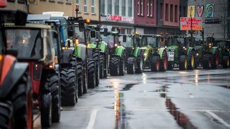 Agrar Landwirte Protestieren Mit Traktor Demo Gegen Sparpl Ne Zeit