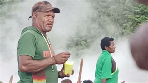 Budaya Bakar Batu Tolikara Papua Youtube