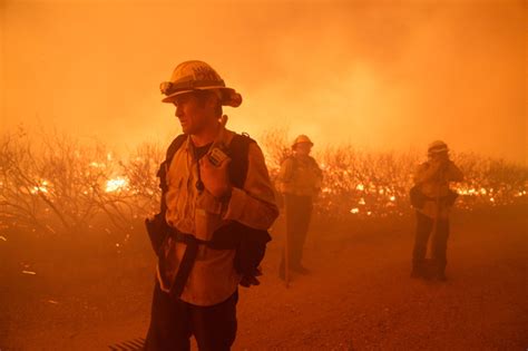 Vientos Avivan Los Incendios Forestales Activos En El Sur De California