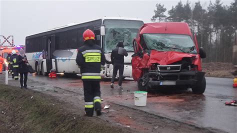 Autokar Zderzy Si Z Busem Dwie Osoby Ranne Tvn Warszawa