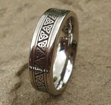 Trinity Celtic Knot Titanium Ring LOVE2HAVE In The UK